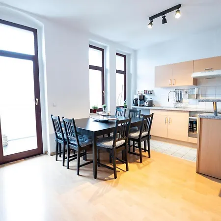 Schlosschemnitz-tolle Ferienwohnung Mit Balkon