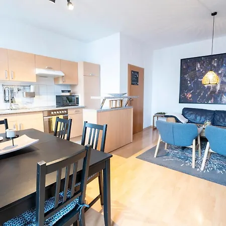 Schlosschemnitz-tolle Ferienwohnung Mit Balkon Daire