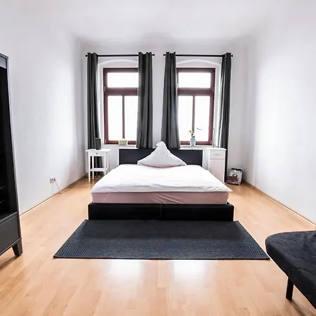 Schlosschemnitz-tolle Ferienwohnung Mit Balkon Daire