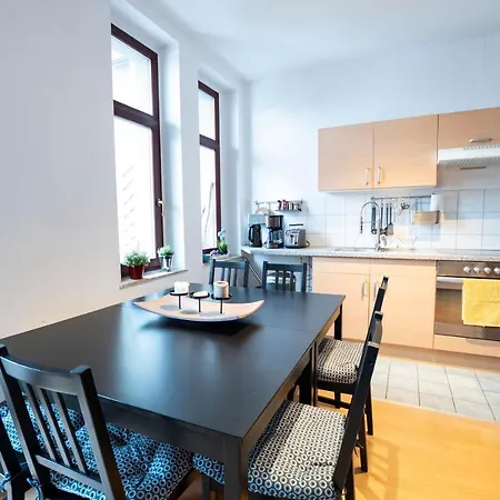 Daire Schlosschemnitz-tolle Ferienwohnung Mit Balkon
